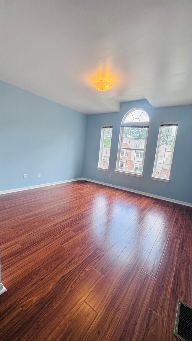 Building Photo - 37572 Newburgh Park Cir