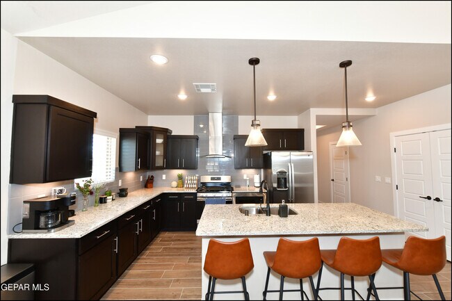 Building Photo - 975 Bicknor Pl