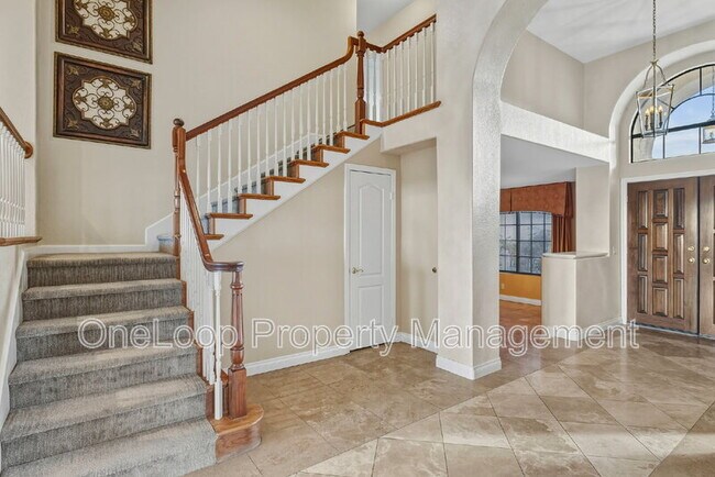 Building Photo - 493 Summerhill View