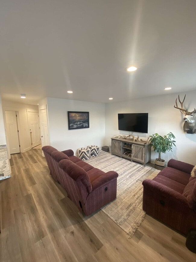 Building Photo - 546 E 625 S