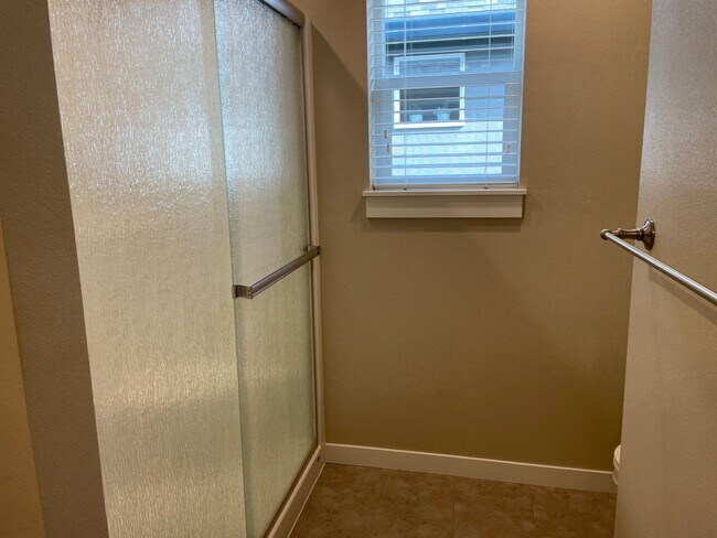 Building Photo - NEWLY BUILT 3 BED/2 BATH OPEN CONCEPT HOME...