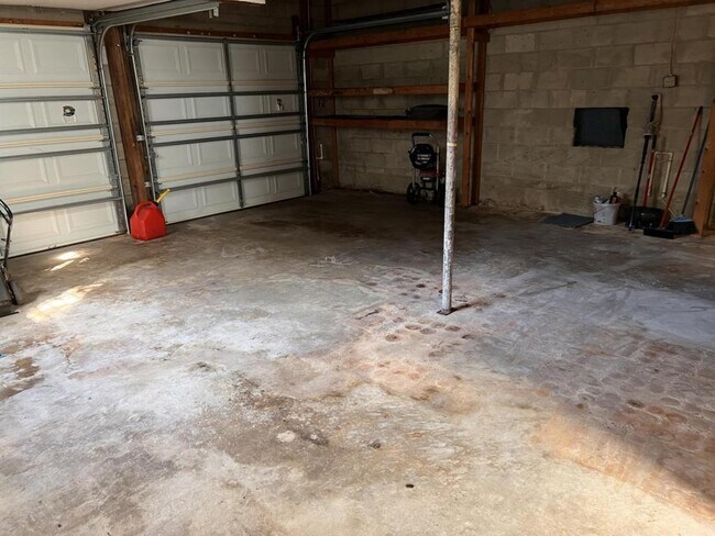 Building Photo - 2527 Emily Ln