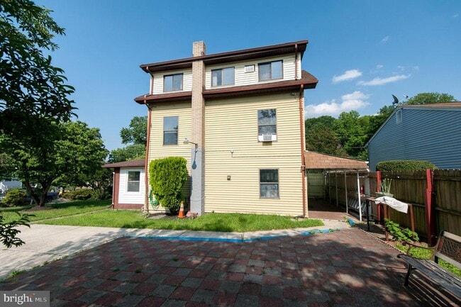 Building Photo - 6410 63rd Pl