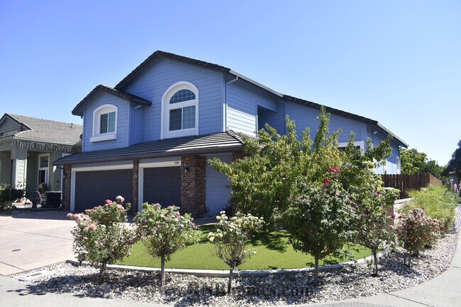 Building Photo - 2400 Carr Ct