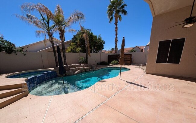 Building Photo - 9213 E Wood Dr