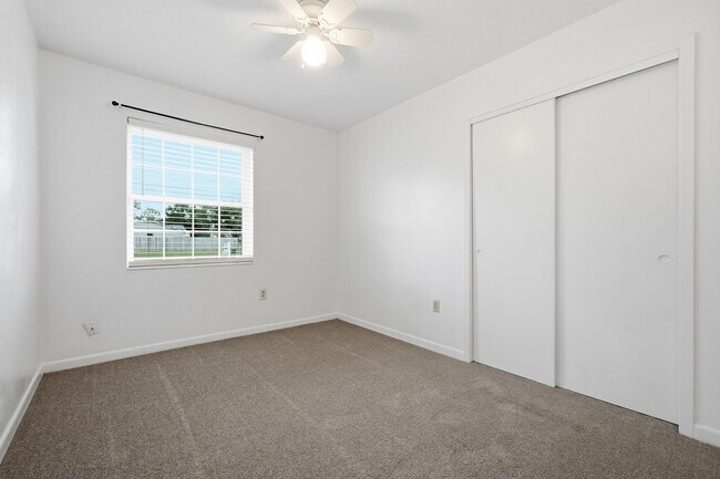 Building Photo - 1416 Palm Blvd S