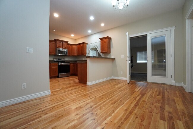 Building Photo - 11565 W Zachery Ave