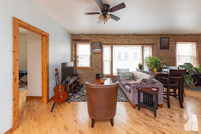 Building Photo - 1622 W Columbia Ave