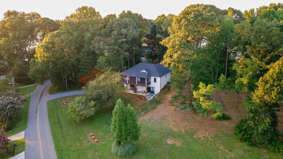 Building Photo - 309 Bridgewater Ln