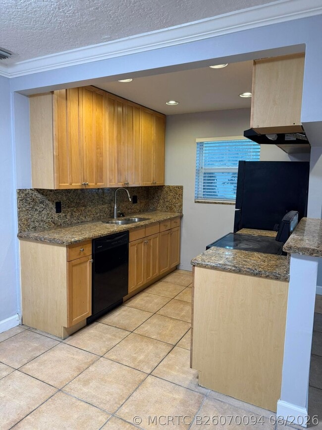 Building Photo - 2701 Middle River Dr