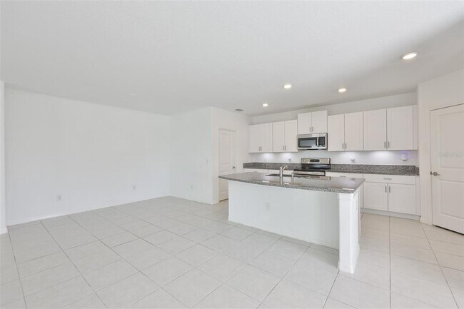 Building Photo - 9913 Jackfruit Ct