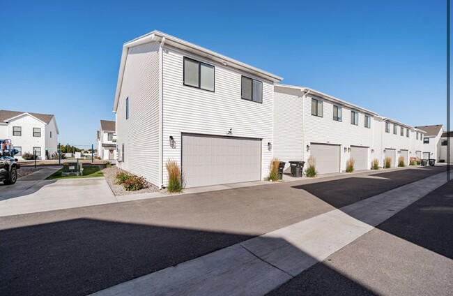 Building Photo - 1400 Remington Trl