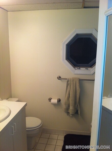 Building Photo - 9 Etna St