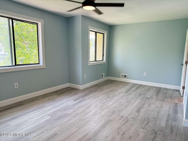 Building Photo - 554 Clubhouse Dr
