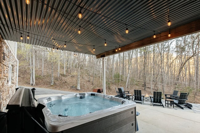 Building Photo - 33 Pinners Ln