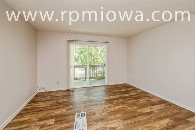 Building Photo - $500 off First Month!! 2 Bedroom, 1 Bath Condo in Ankeny