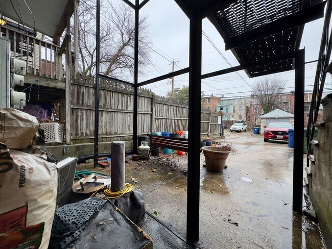 Building Photo - Charming Apartment Units in Charles Village, Baltimore, MD!