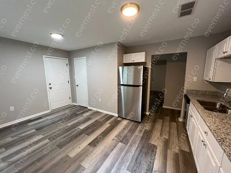 Building Photo - 5500 Parker St