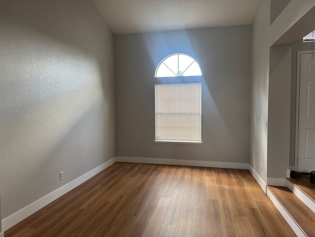 Building Photo - 2776 Woodmont Dr