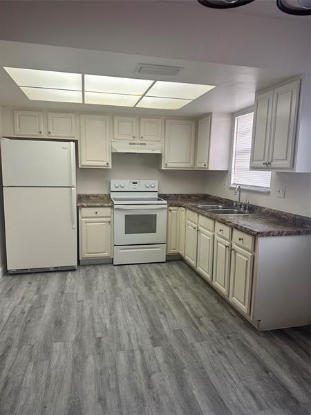 Building Photo - 411 S Crescent Dr