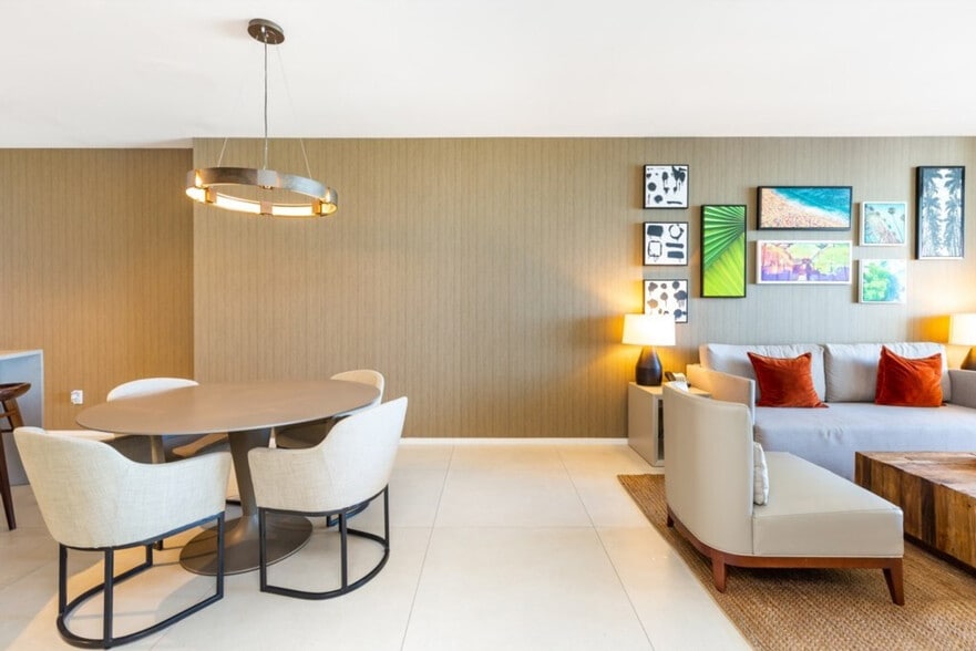 Building Photo - 4011 S Ocean Dr