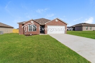 Building Photo - 32 10 Point Ln