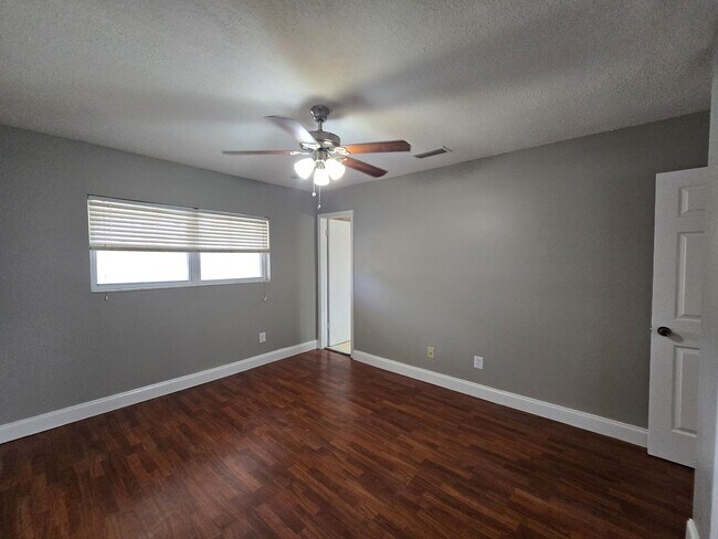 Building Photo - Arlington Townhome - 3 Bedroom 2.5 Bath