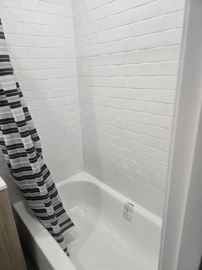 Building Photo - 5-E10 5th St