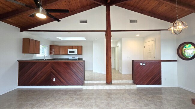 Building Photo - Lovely, 2Bd/2BA Single Story House: Large ...