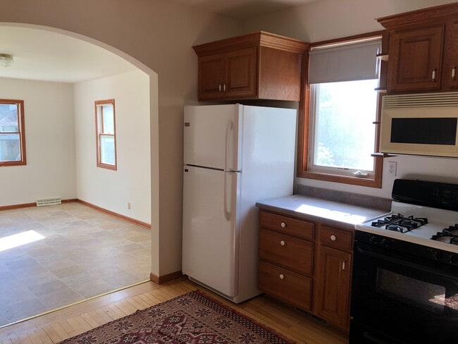 Building Photo - Charming Victorian House located in Lake Mills