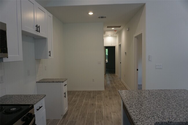Building Photo - 11847 Nelwood St