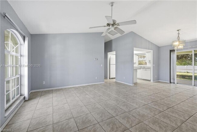 Building Photo - 826 SE 5th Ct