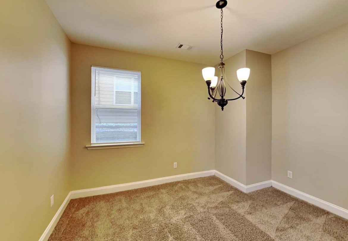 Building Photo - 380 Roseglen Dr NW
