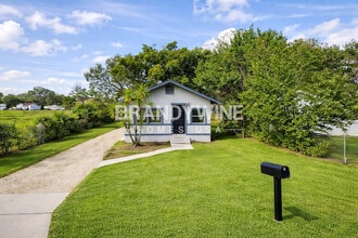 Building Photo - 207 Idaho Ave