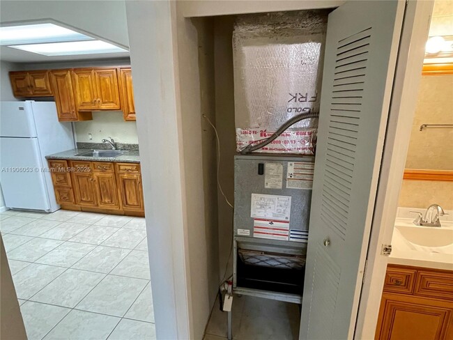 Building Photo - 7210 Southgate Blvd