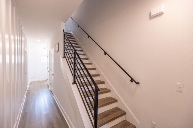Building Photo - 1358 Landon Hills Dr