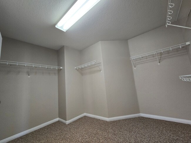 Building Photo - A Spacious 4 Bedroom House in Iron Mountai...