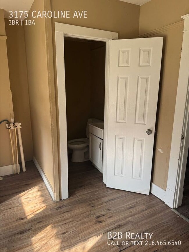 Building Photo - 3175 Caroline Ave