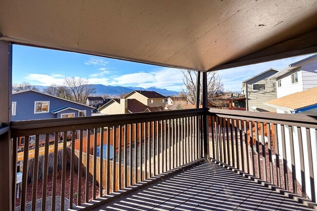 Building Photo - 330 Putnam Dr