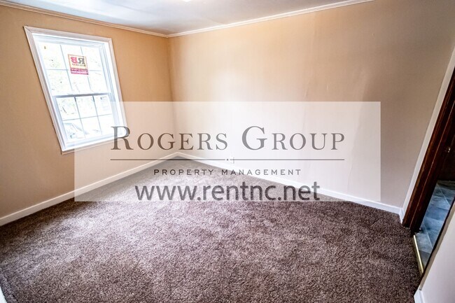 Building Photo - 220 Pearl St