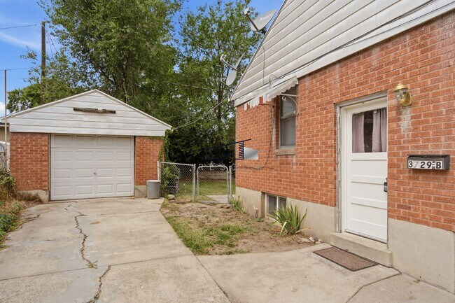 Building Photo - 3725 Quincy Ave
