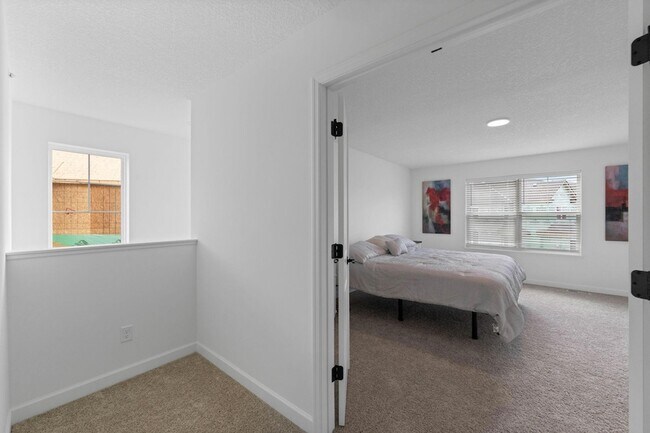 Building Photo - 985 Annagaire Curv