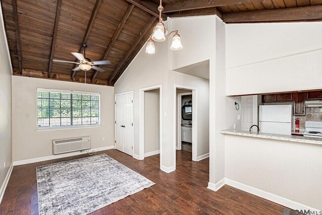 Building Photo - 3003 Greenwood Dr