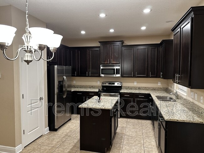 Building Photo - 11875 77 Ct