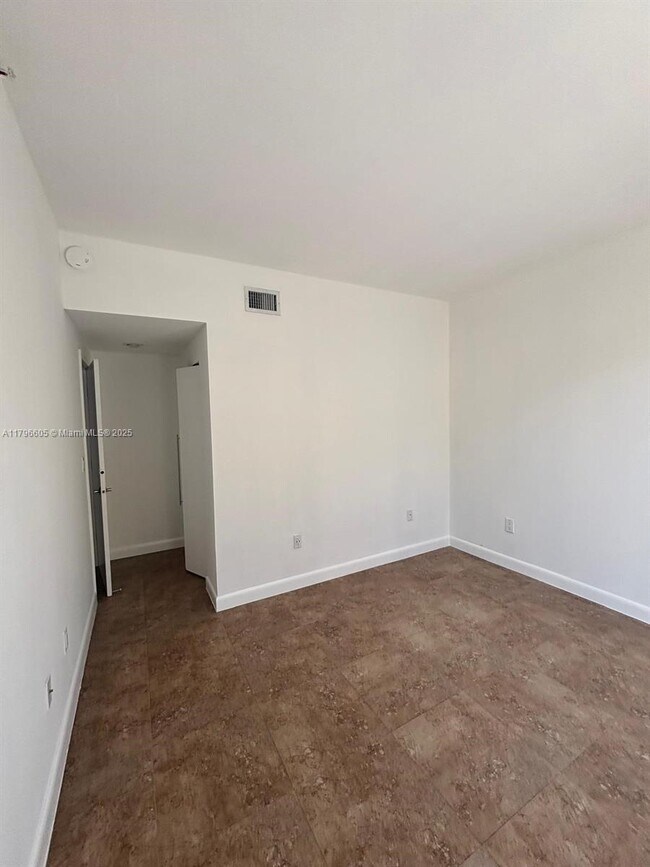 Building Photo - 50 Ocean Ln Dr