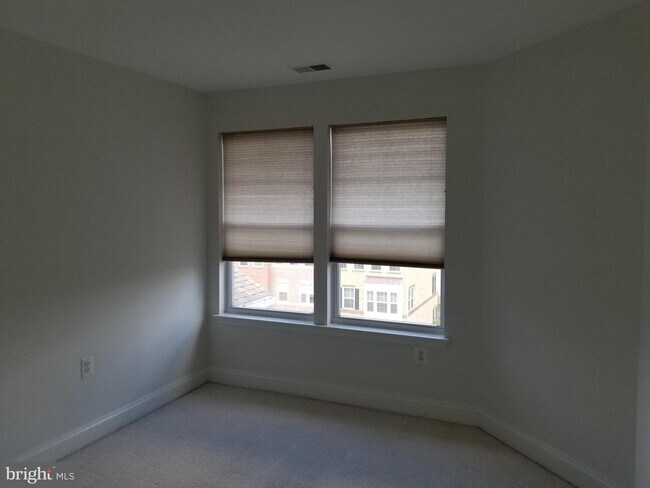 Building Photo - 12824 Clarksburg Square Rd