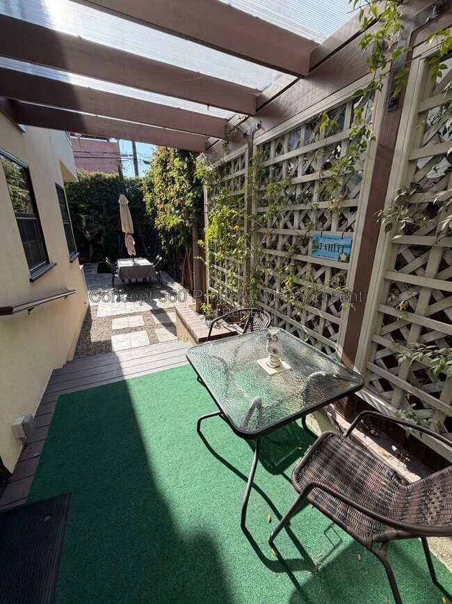 Building Photo - 237 Novara Dr
