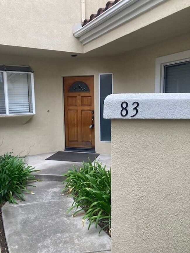 Building Photo - 3 Bedroom 3 Bath Home Located in the gated...