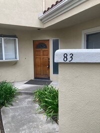 Building Photo - 3 Bedroom 3 Bath Home Located in the gated...
