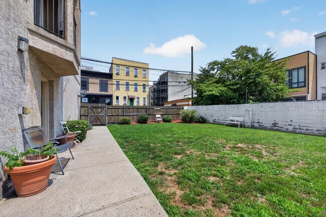 Building Photo - 531-533-533 Jefferson St